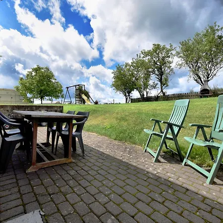 In St Vith With Hot Tub, Cleaning Included Tatil Evi Amelscheid